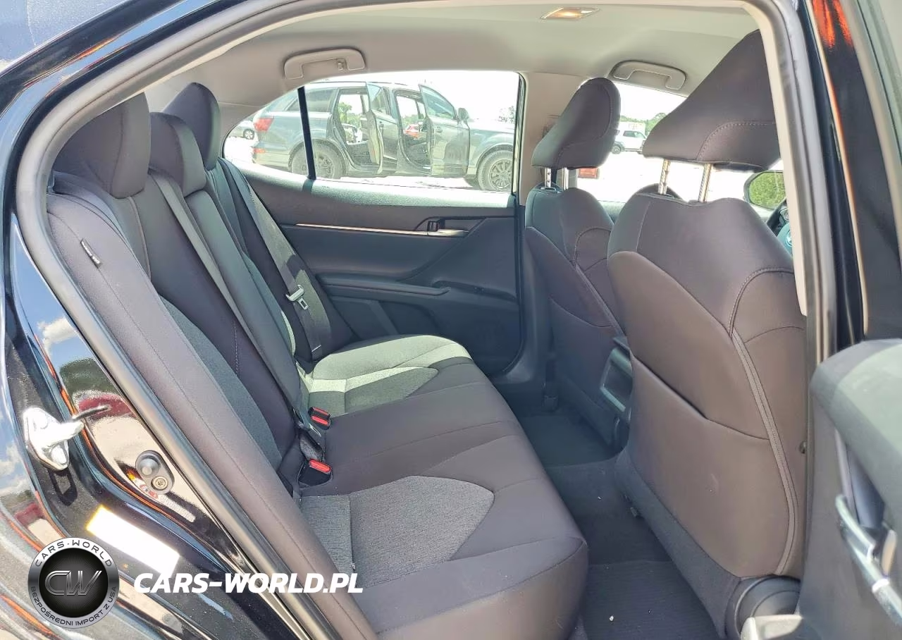 2018 Toyota Camry Le VIN:4T1B11HK9JU062715 - 10