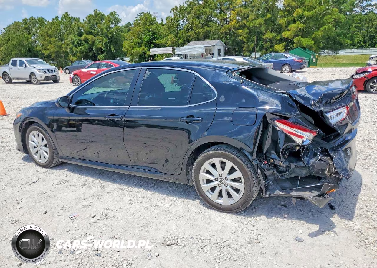 2018 Toyota Camry Le VIN:4T1B11HK9JU062715 - 2