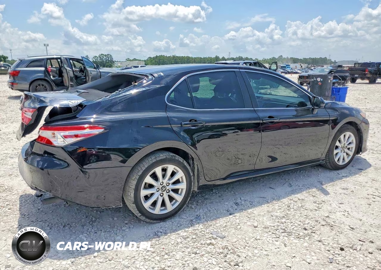 2018 Toyota Camry Le VIN:4T1B11HK9JU062715 - 3