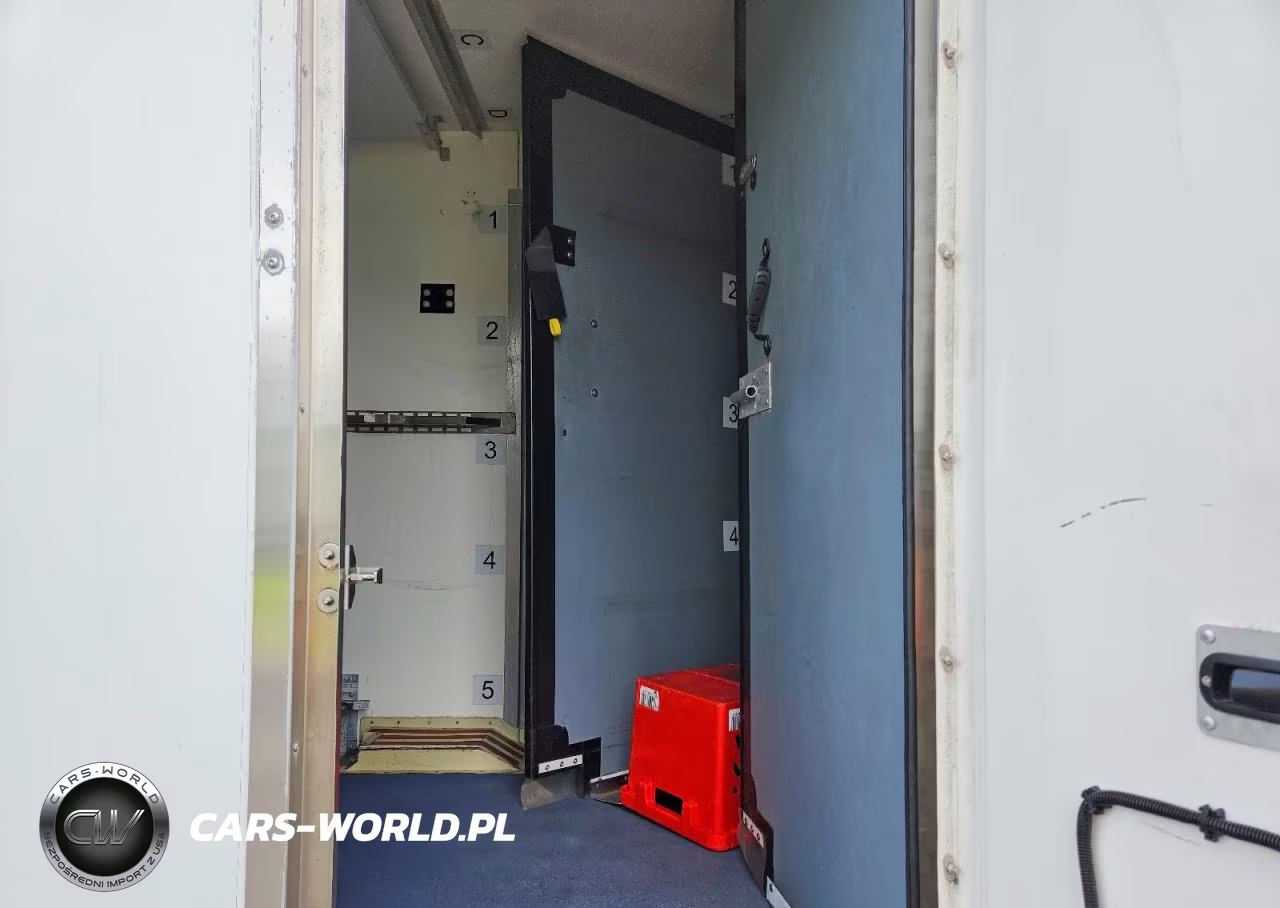 2022 Ford Transit Delivery Truck VIN:1FDBW5Z87NKA01604 - 11