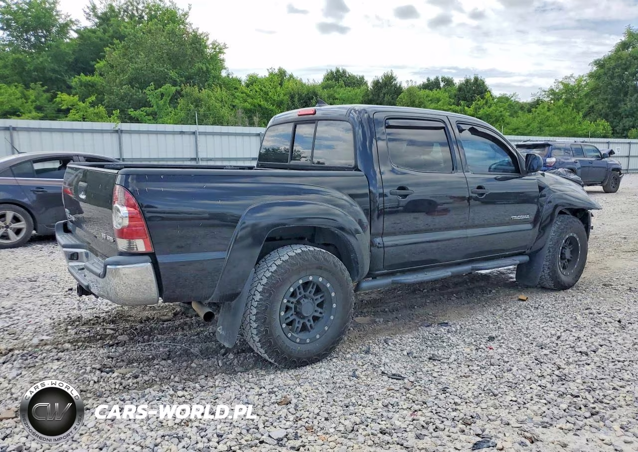 2015 Toyota Tacoma V6 VIN:5TFLU4EN5FX141305 - 3