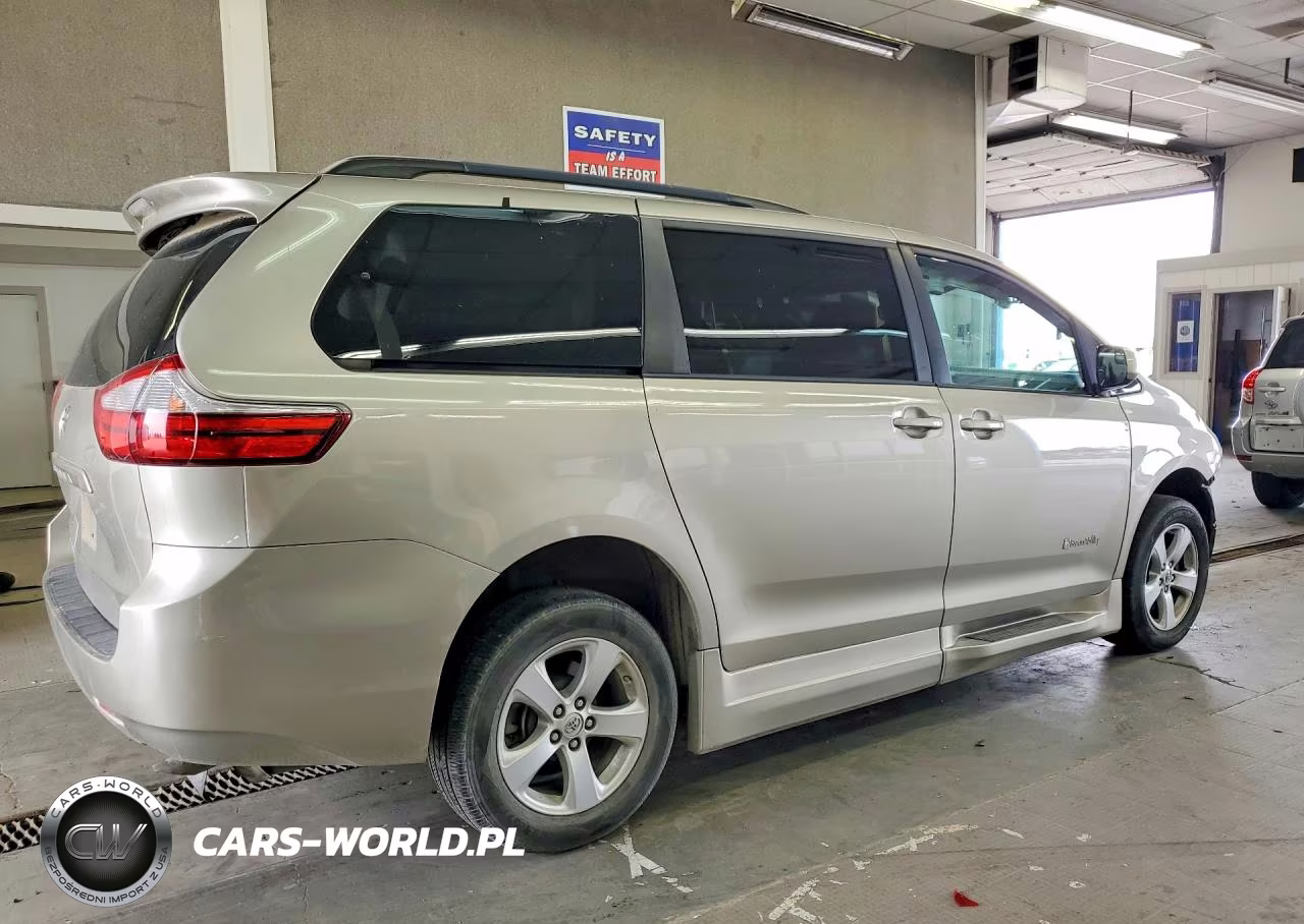 2015 Toyota Sienna Le VIN:5TDKK3DC8FS627771 - 3