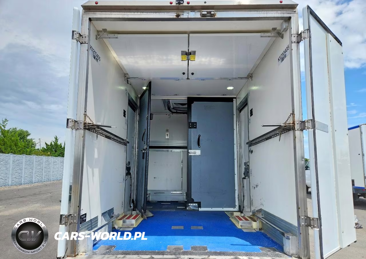2023 Ford E350 Refrigerated Box Truck VIN:1FDWE3FK5PDD09743 - 10