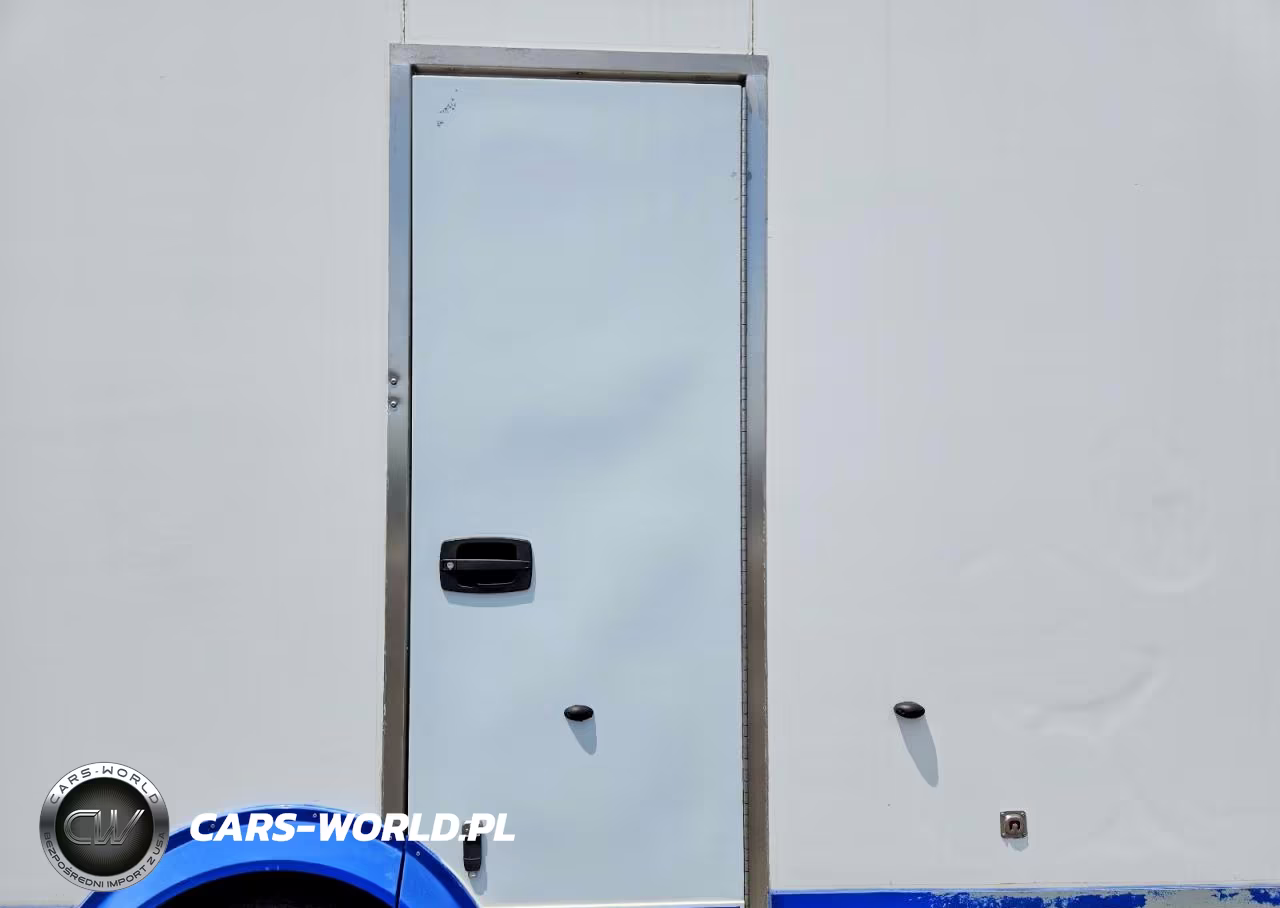 2023 Ford E350 Refrigerated Box Truck VIN:1FDWE3FK5PDD09743 - 11