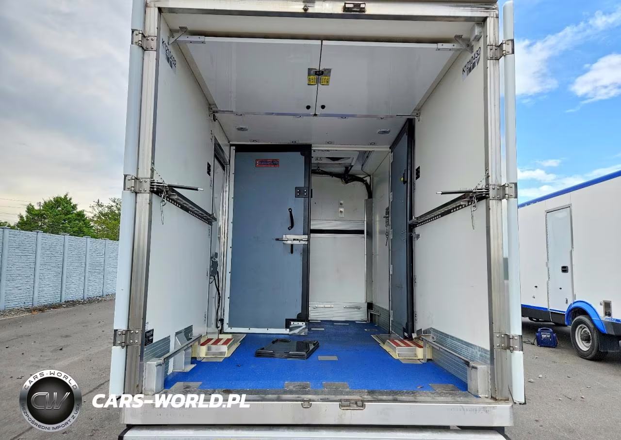 2023 Ford E350 Refrigerated Box Truck VIN:1FDWE3FKXPDD14744 - 10