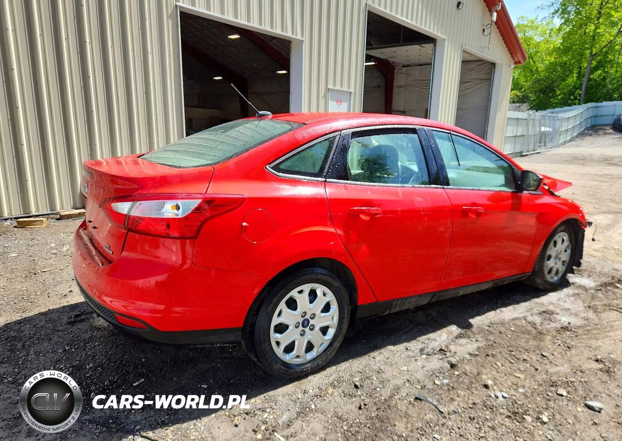 2012 Ford Focus Se VIN:1FAHP3F23CL391002 - 3