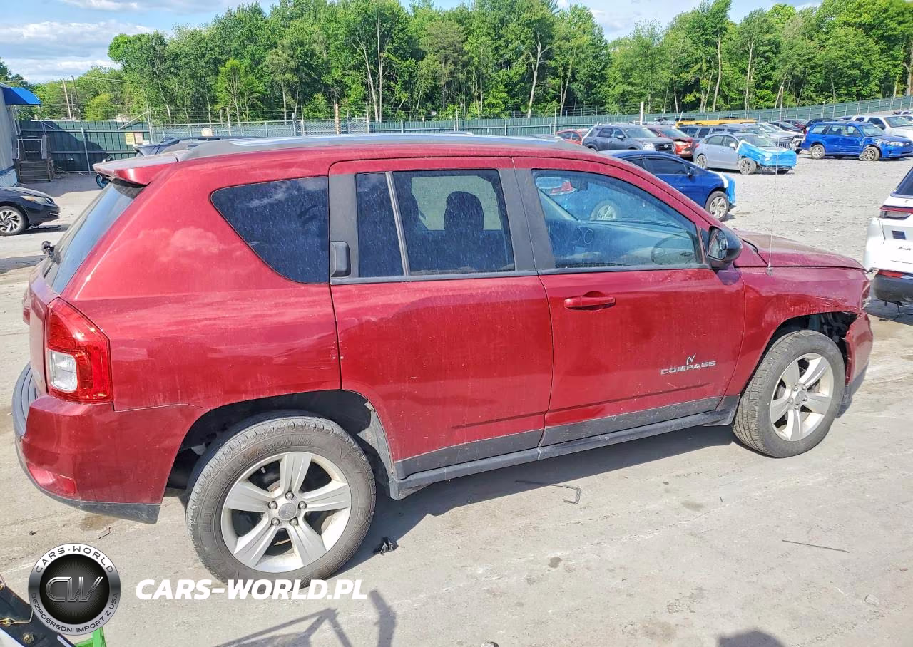 2013 Jeep Compass Latitude VIN:1C4NJDEBXDD196242 - 3