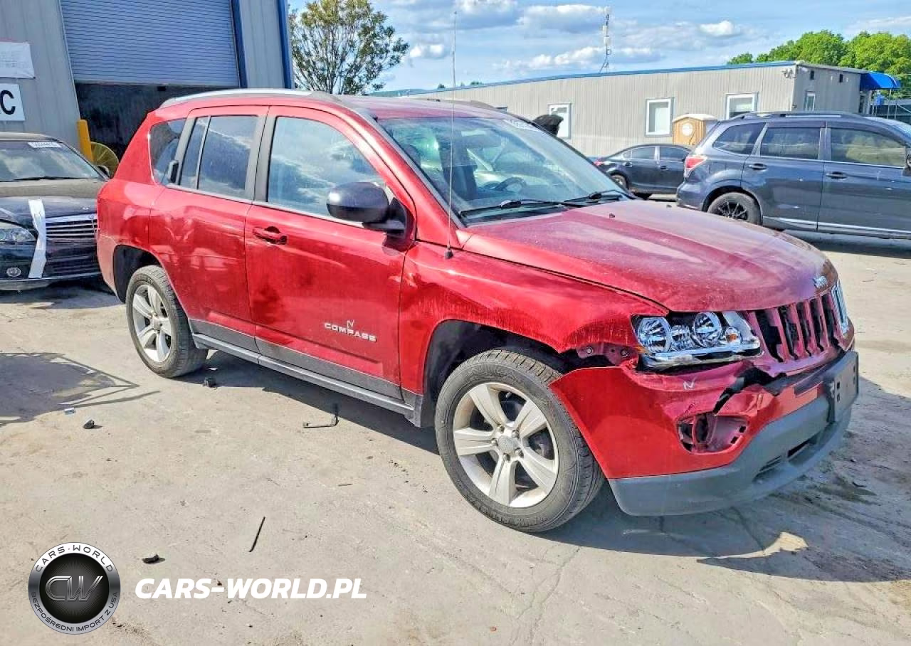 2013 Jeep Compass Latitude VIN:1C4NJDEBXDD196242 - 4