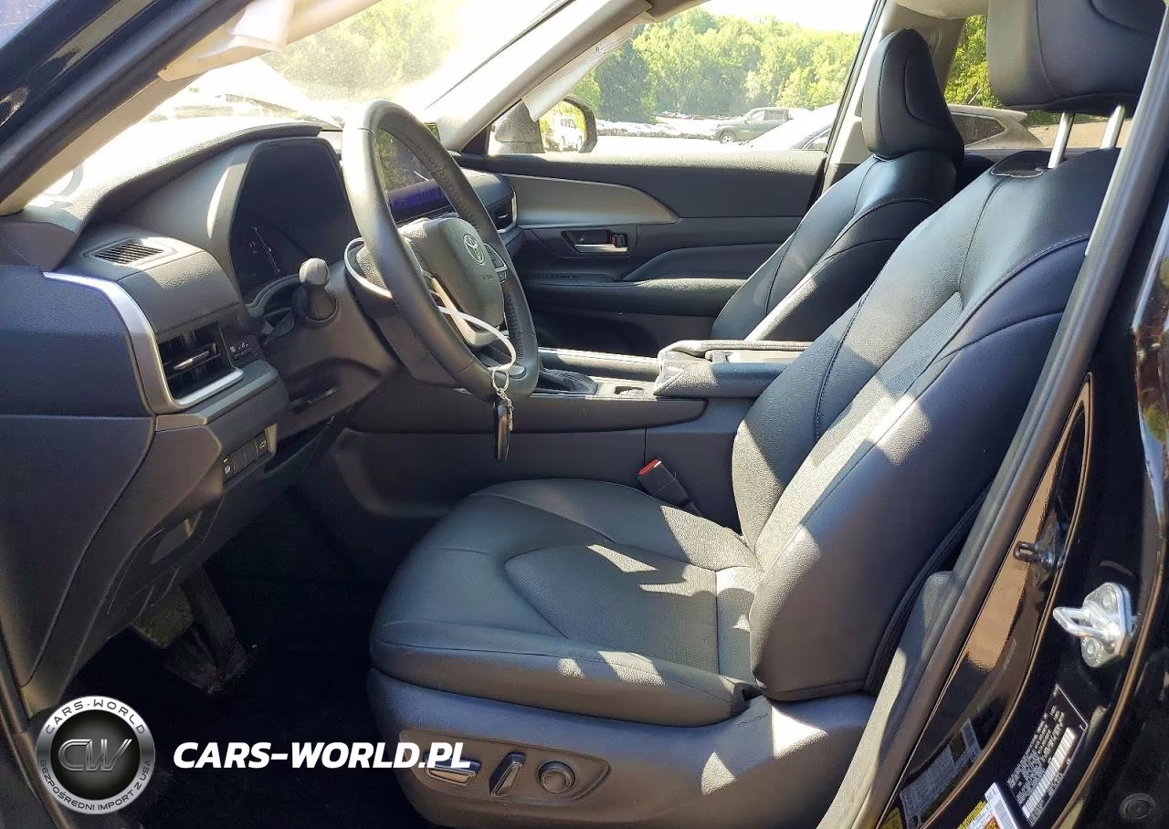 2025 Toyota Grand Highlander Xle VIN:5TDAAAB56SS087757 - 7