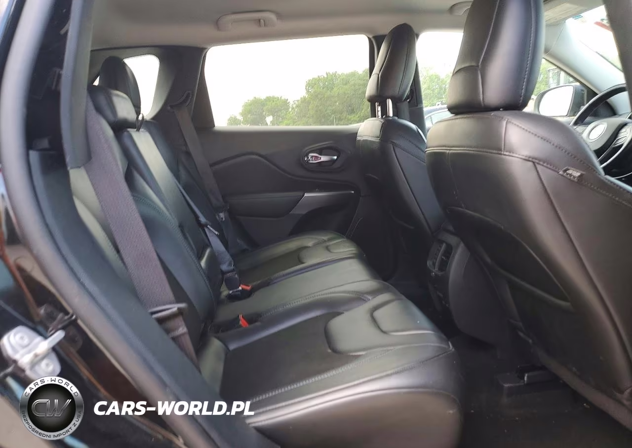 2020 Jeep Cherokee Latitude Plus VIN:1C4PJMLB9LD569457 - 11