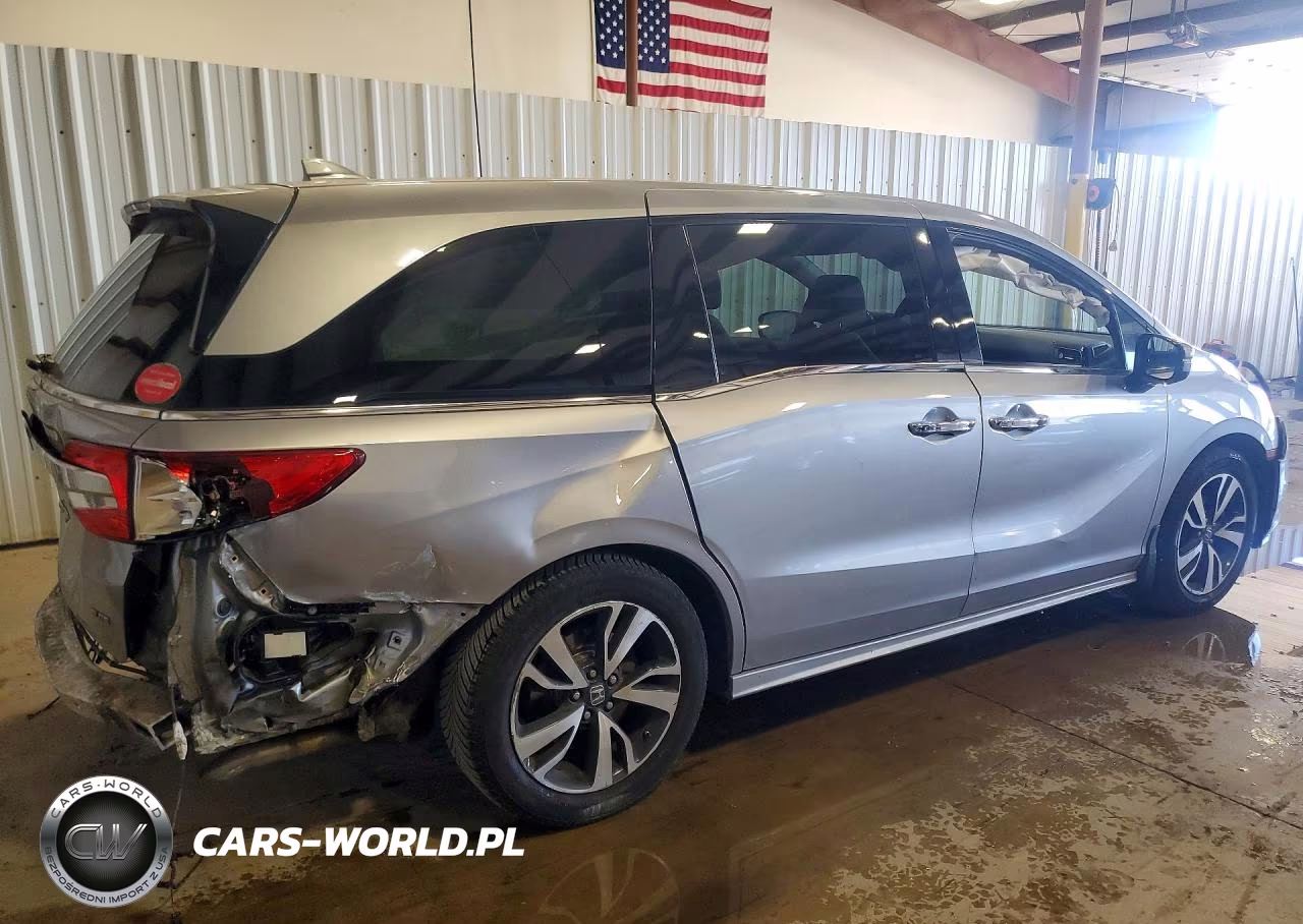 2018 Honda Odyssey Elite VIN:5FNRL6H9XJB099501 - 3