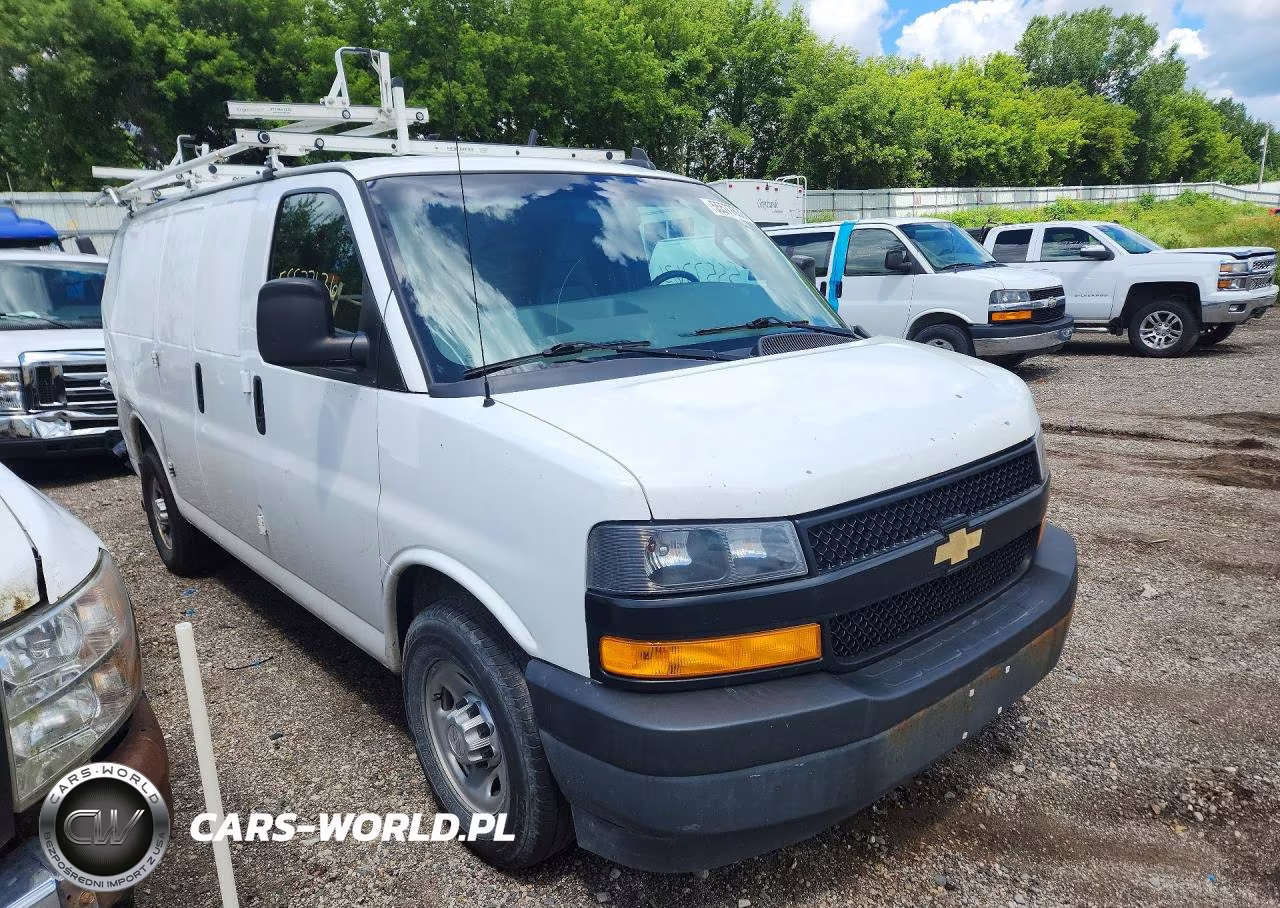 2018 Chevrolet Express G3500 VIN:1GCZGGFG5J1251138 - 4