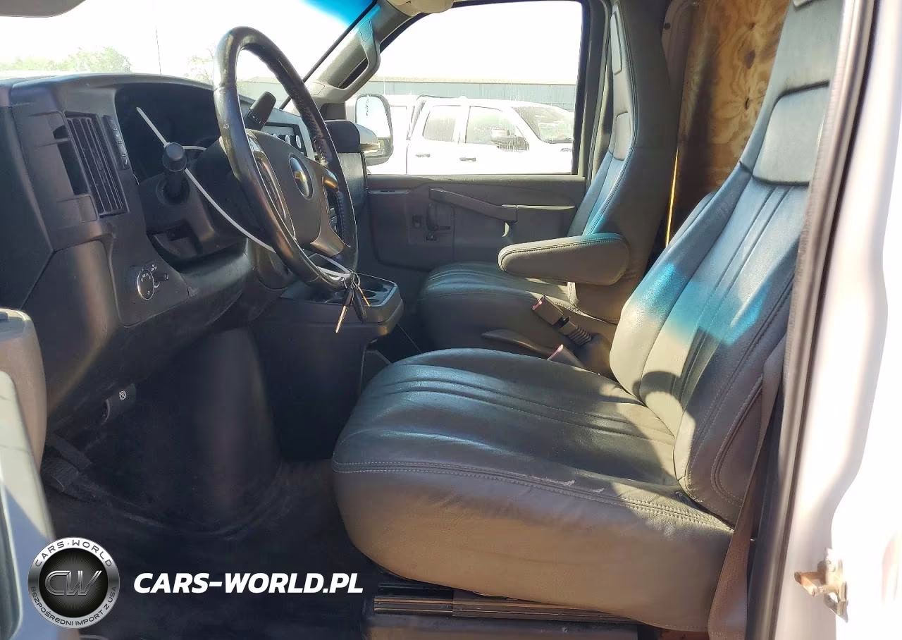 2018 Chevrolet Express G3500 VIN:1GCZGGFG5J1251138 - 7