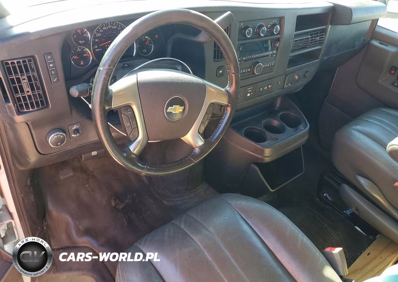 2018 Chevrolet Express G3500 VIN:1GCZGGFG5J1251138 - 8