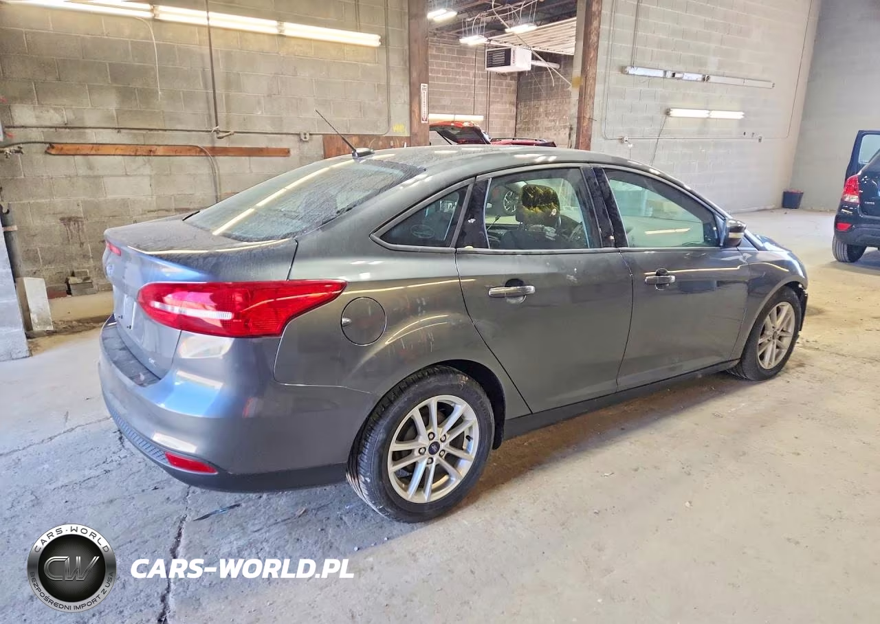 2016 Ford Focus Se VIN:1FADP3F23GL390419 - 3