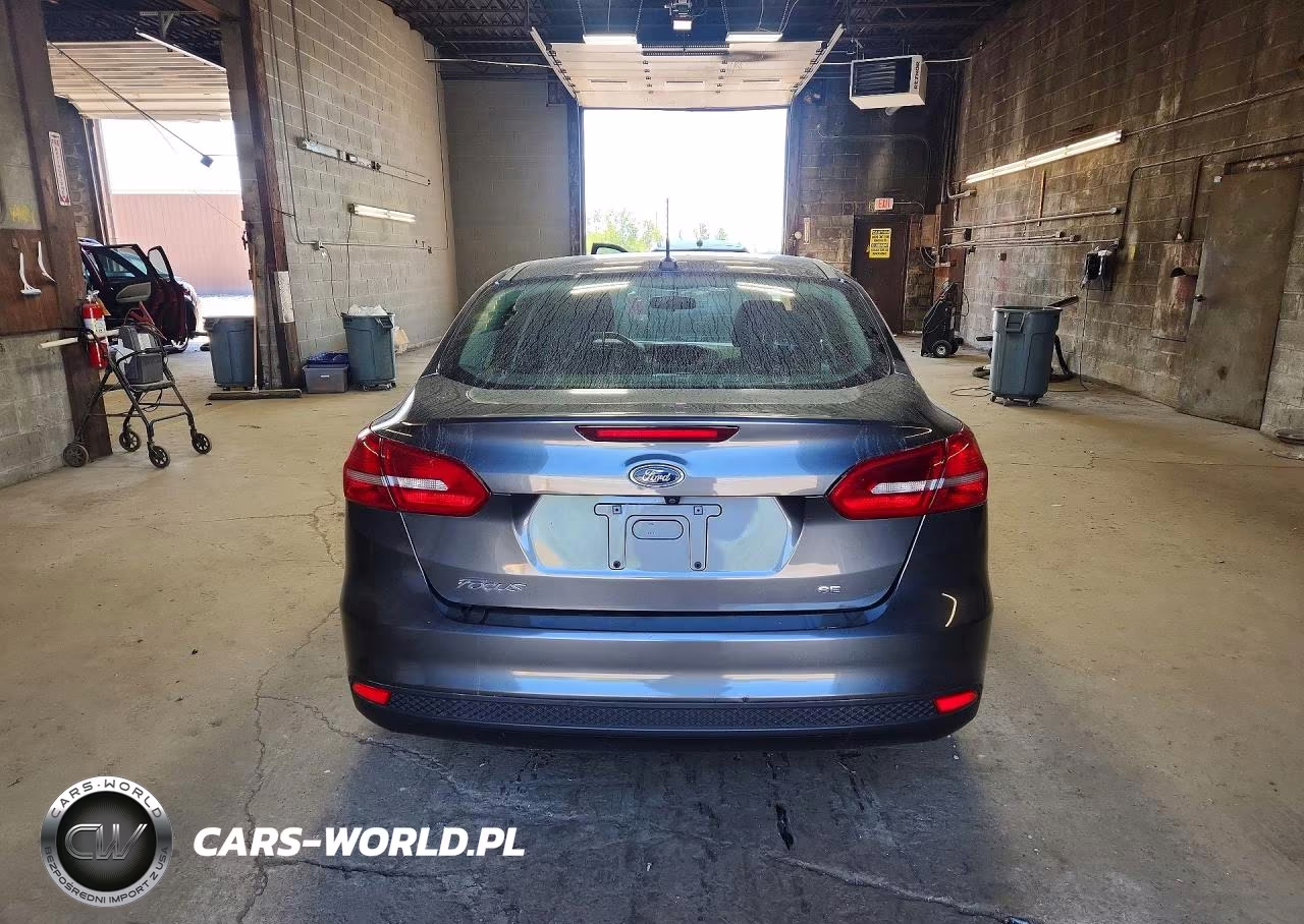 2016 Ford Focus Se VIN:1FADP3F23GL390419 - 6