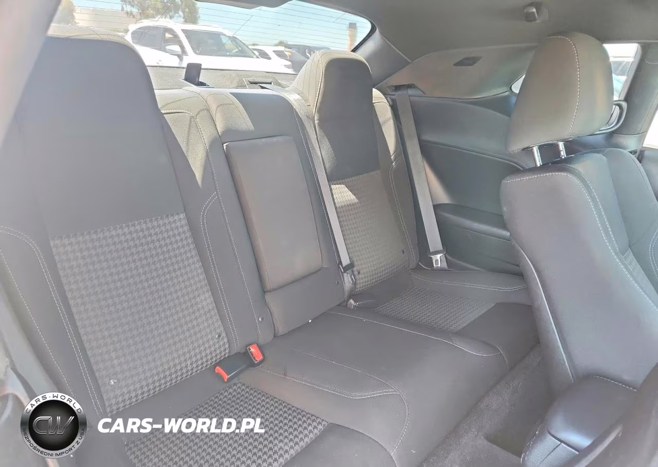 2018 Dodge Challenger Sxt VIN:2C3CDZAG2JH245837 - 10