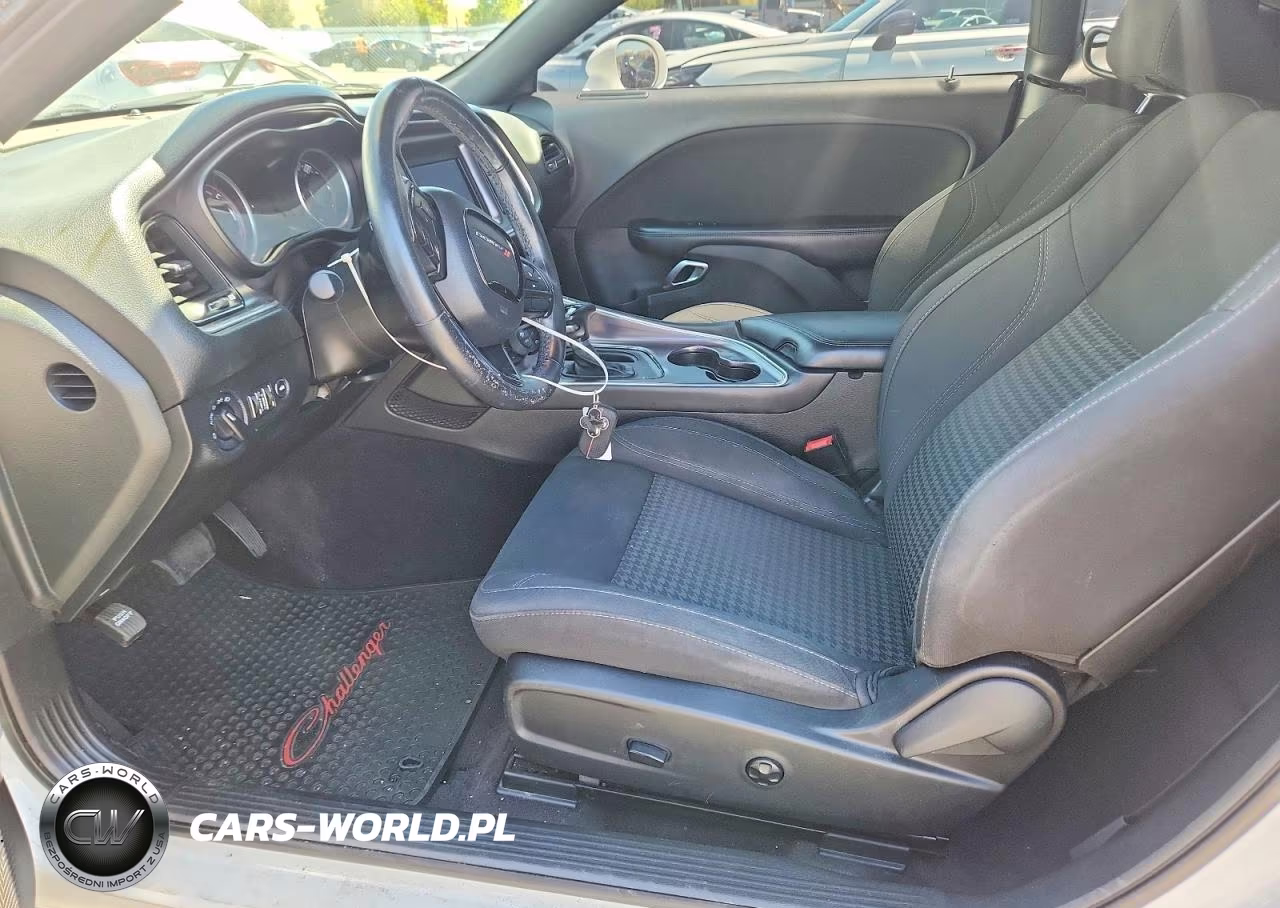 2018 Dodge Challenger Sxt VIN:2C3CDZAG2JH245837 - 7