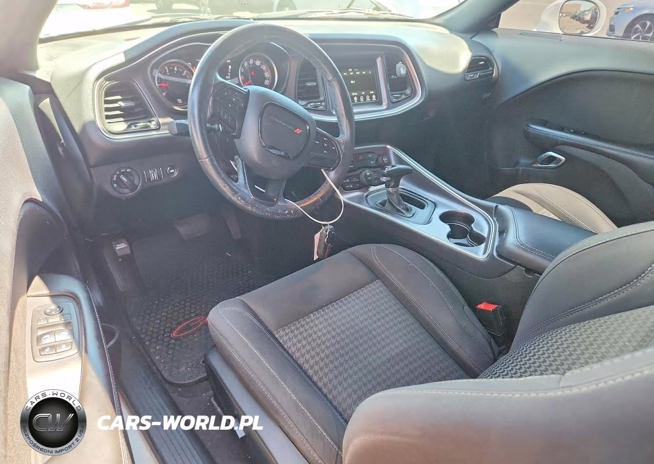 2018 Dodge Challenger Sxt VIN:2C3CDZAG2JH245837 - 8