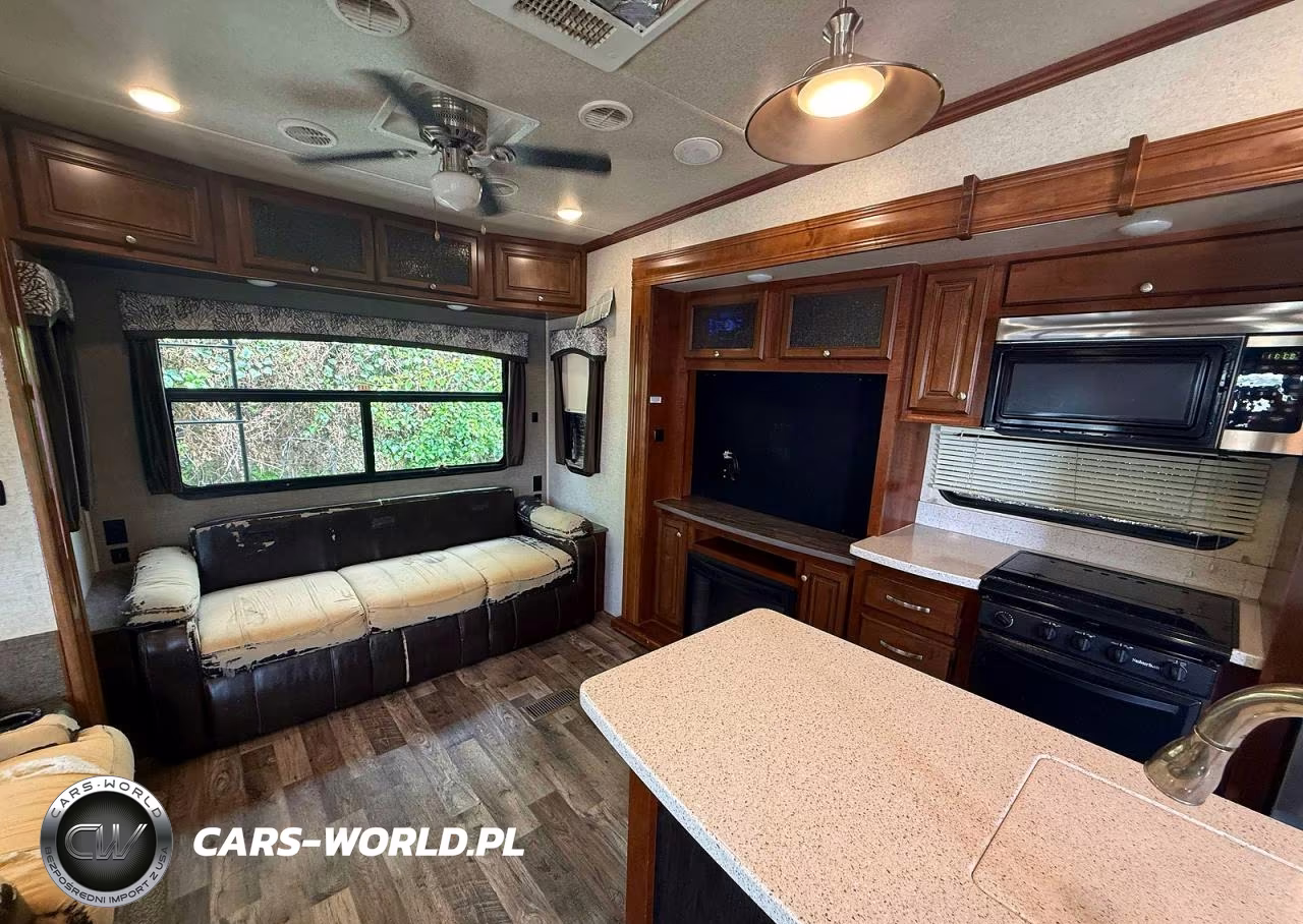 2017 Heartland Bighorn 39Mb Slide-In Camper VIN:5SFBG4227JE349474 - 12