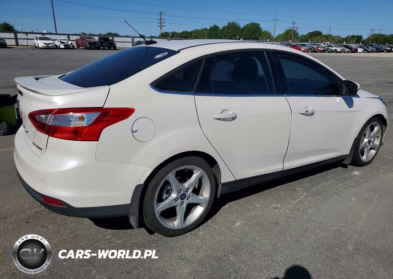 2014 Ford Focus Titanium VIN:1FADP3J28EL321827 - 3