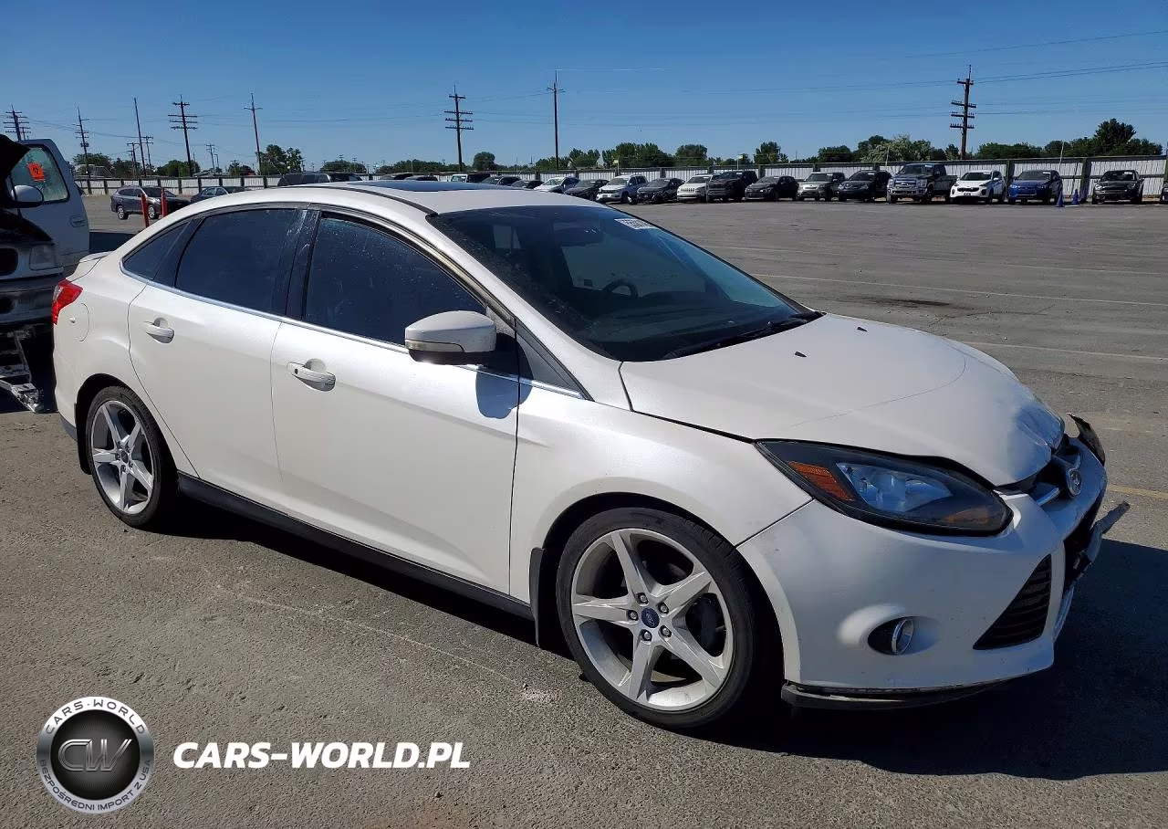 2014 Ford Focus Titanium VIN:1FADP3J28EL321827 - 4