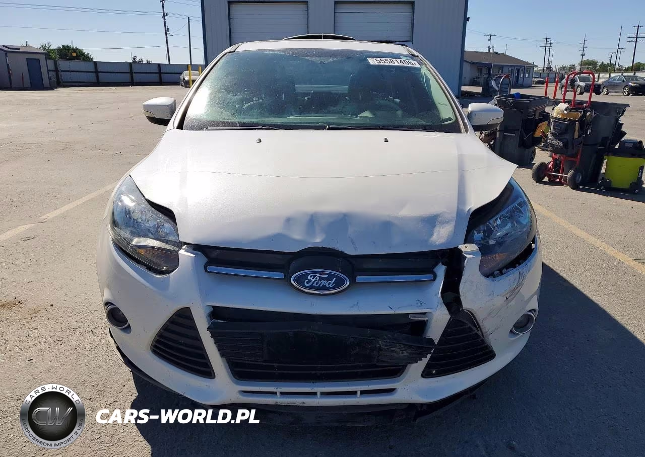 2014 Ford Focus Titanium VIN:1FADP3J28EL321827 - 5