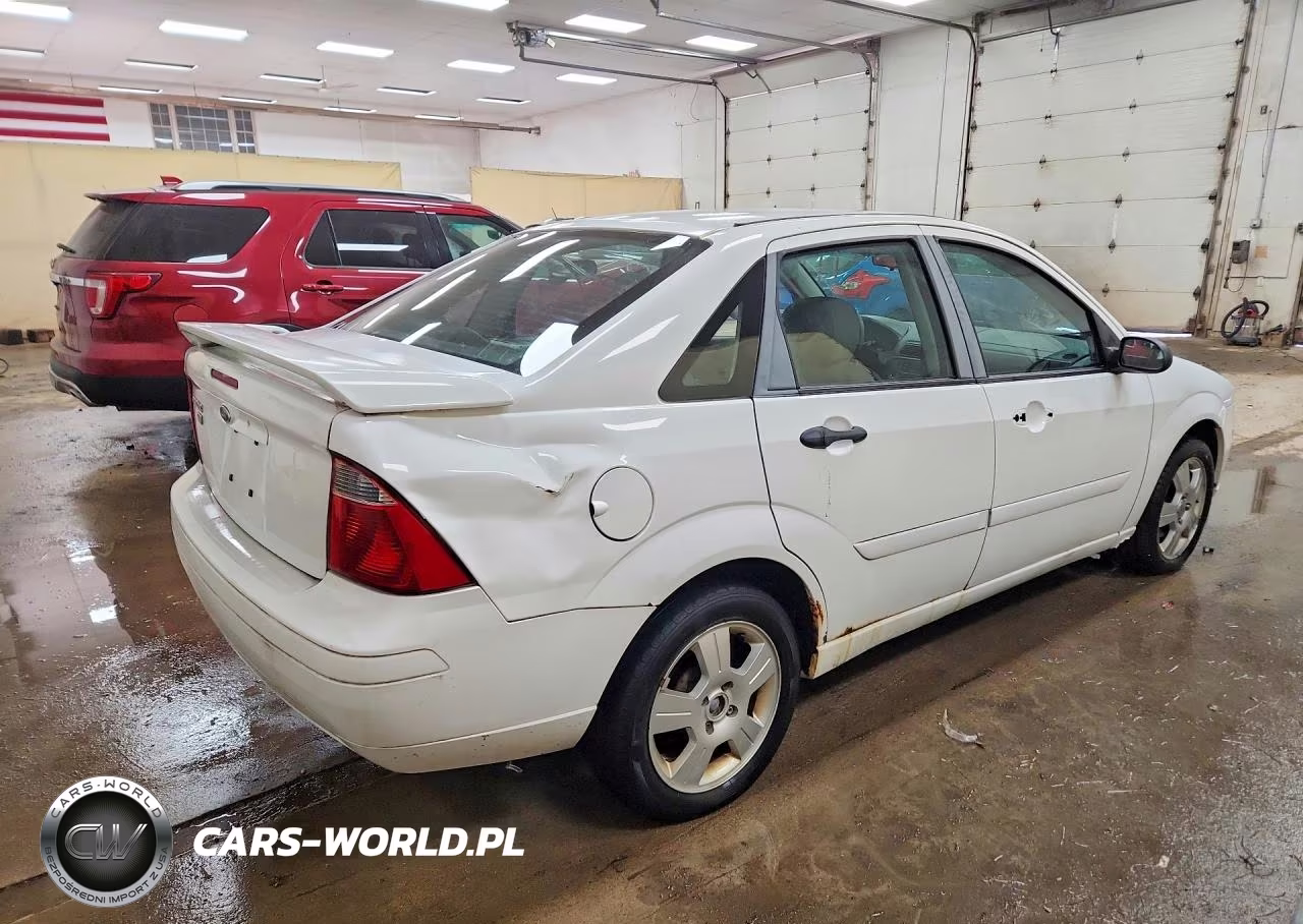 2007 Ford Focus Zx4 VIN:1FAHP34N07W275872 - 3