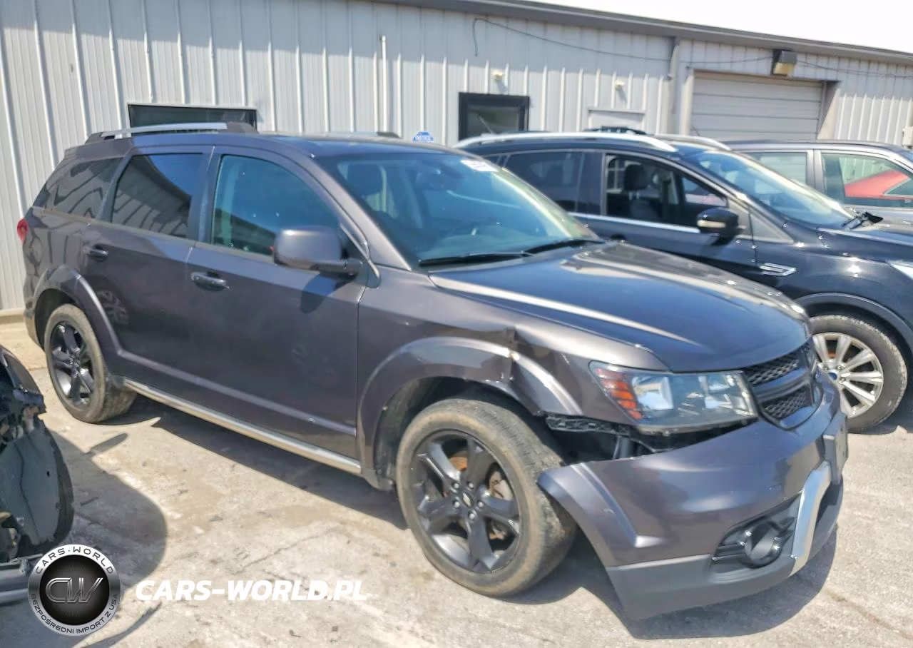 2019 Dodge Journey Crossroad VIN:3C4PDDGG7KT764883 - 4