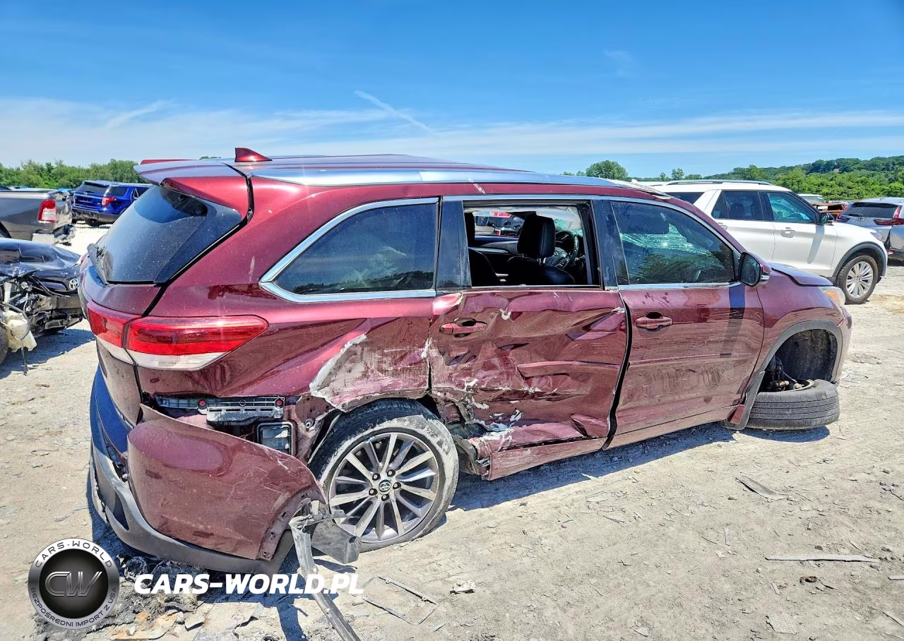 2018 Toyota Highlander Xle VIN:5TDJZRFH6JS851293 - 3
