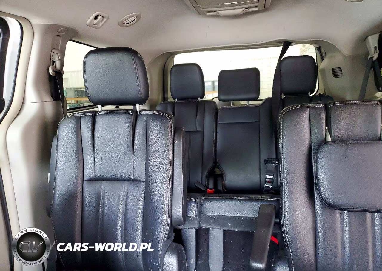 2016 Chrysler Town & Country Touring VIN:2C4RC1BG8GR296285 - 10