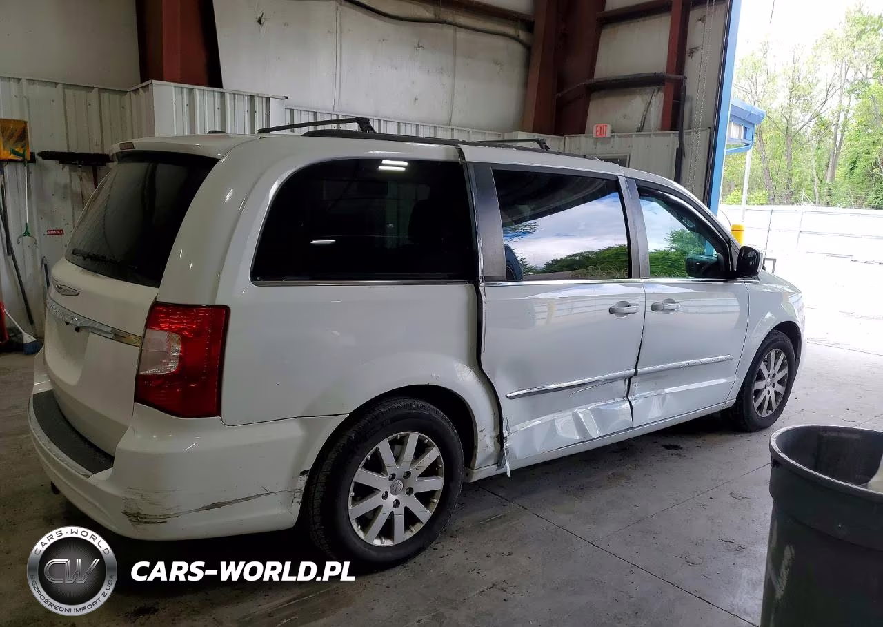 2016 Chrysler Town & Country Touring VIN:2C4RC1BG8GR296285 - 3