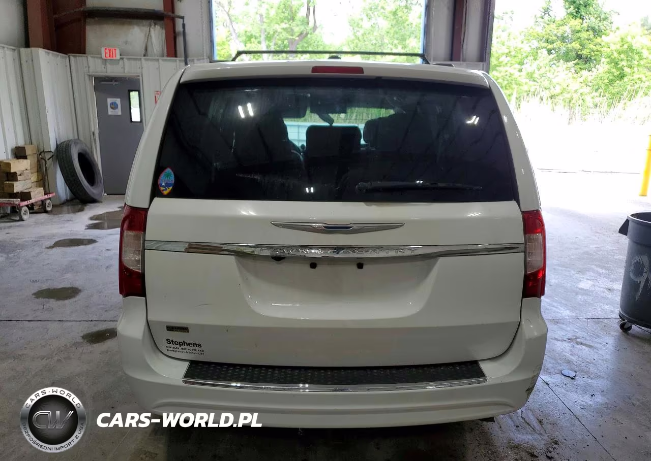 2016 Chrysler Town & Country Touring VIN:2C4RC1BG8GR296285 - 6