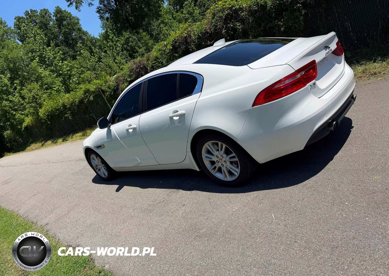 2018 Jaguar Xe Premium VIN:SAJAJ4FX4JCP25812 - 3