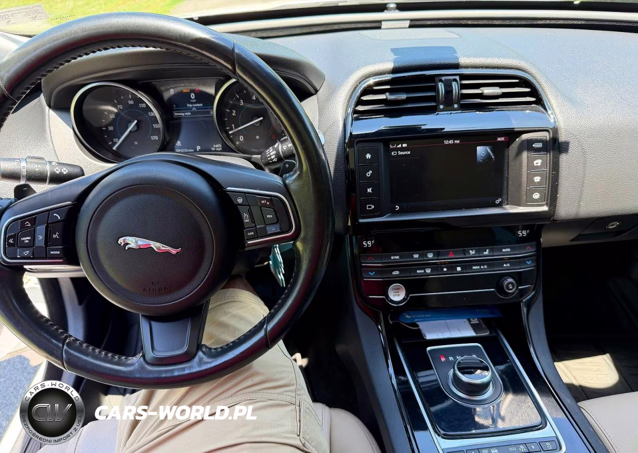 2018 Jaguar Xe Premium VIN:SAJAJ4FX4JCP25812 - 9