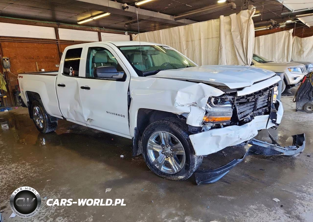 2018 Chevrolet Silverado K1500 Custom VIN:1GCVKPEC2JZ355759 - 4