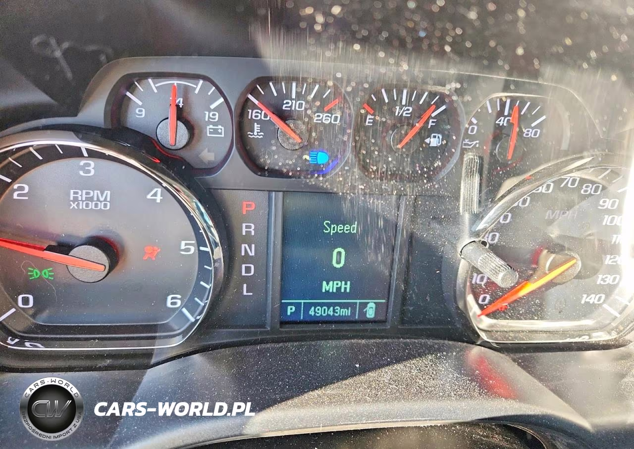 2018 Chevrolet Silverado K1500 Custom VIN:1GCVKPEC2JZ355759 - 9