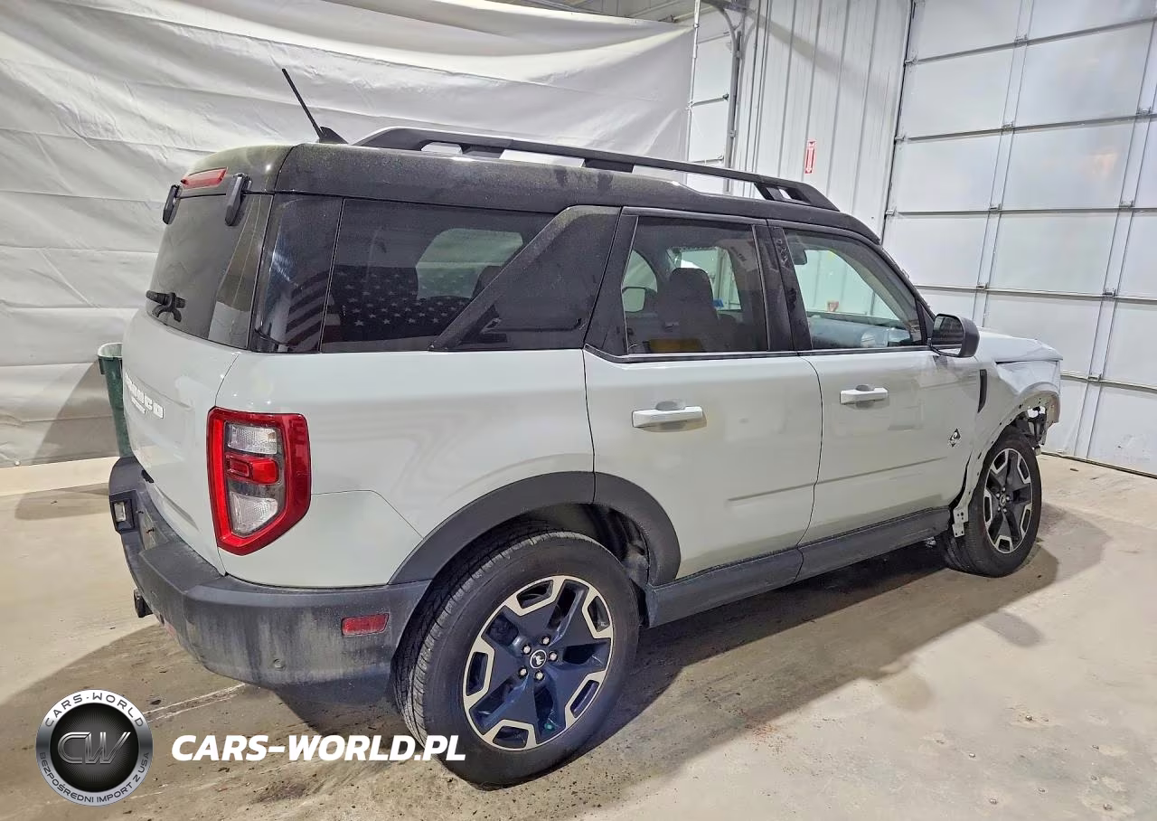 2022 Ford Bronco Sport Outer Banks VIN:3FMCR9C6XNRD29542 - 3