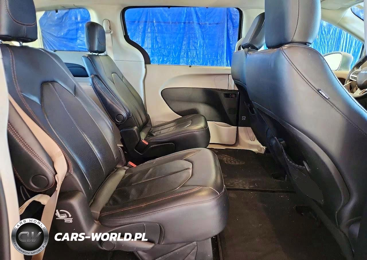 2018 Chrysler Pacifica Touring L VIN:2C4RC1BG1JR120492 - 11