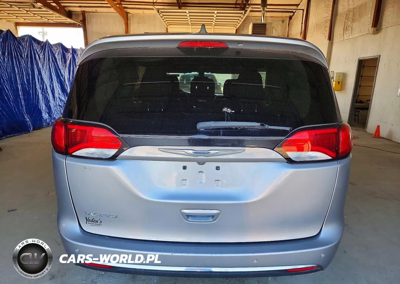 2018 Chrysler Pacifica Touring L VIN:2C4RC1BG1JR120492 - 6