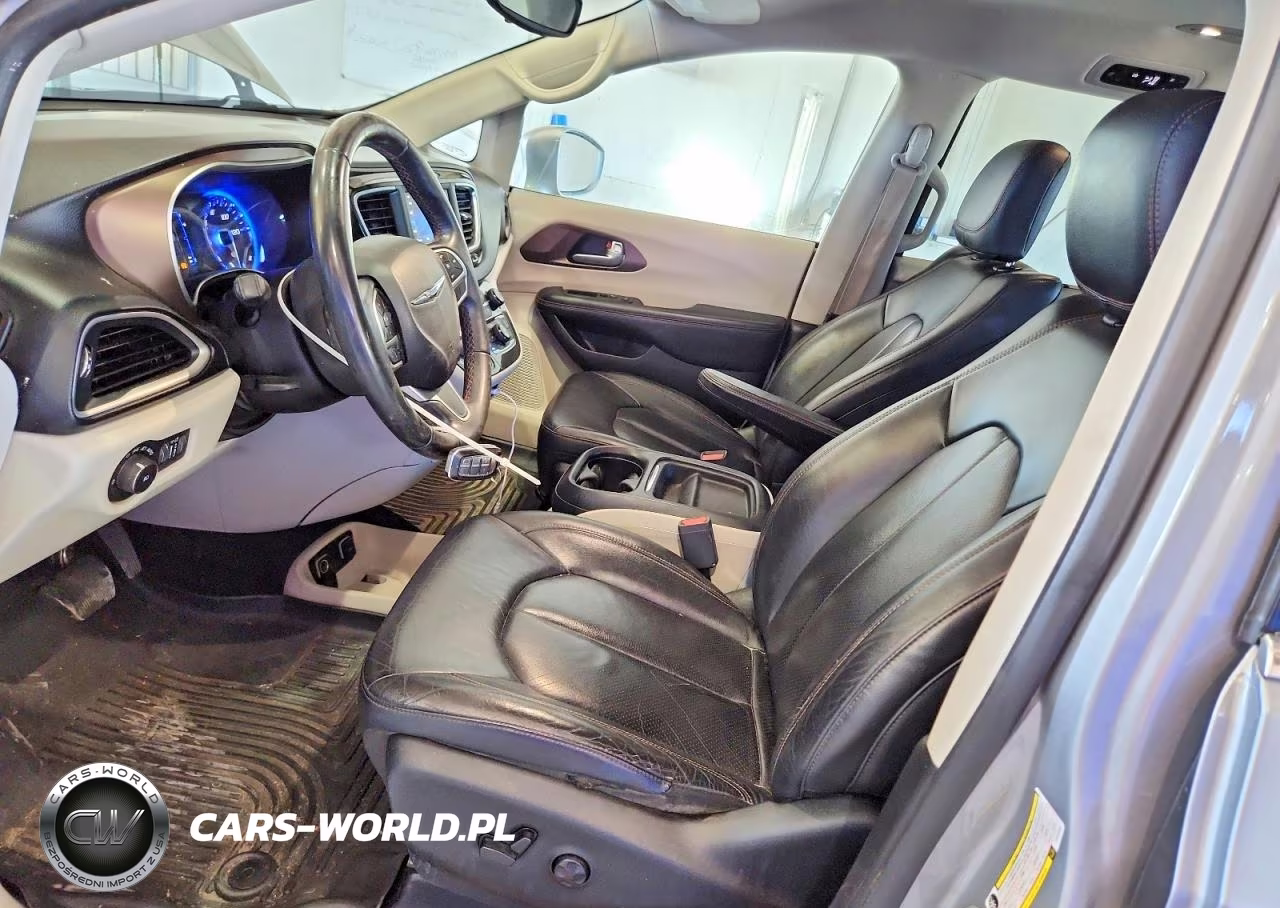2018 Chrysler Pacifica Touring L VIN:2C4RC1BG1JR120492 - 7