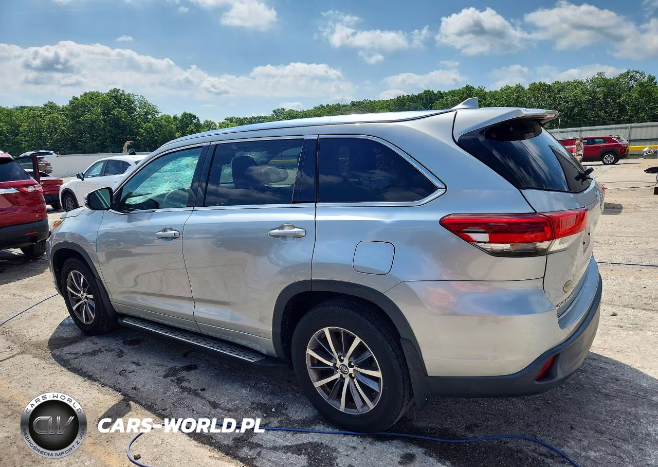2018 Toyota Highlander Xle VIN:5TDJZRFH9JS897779 - 2