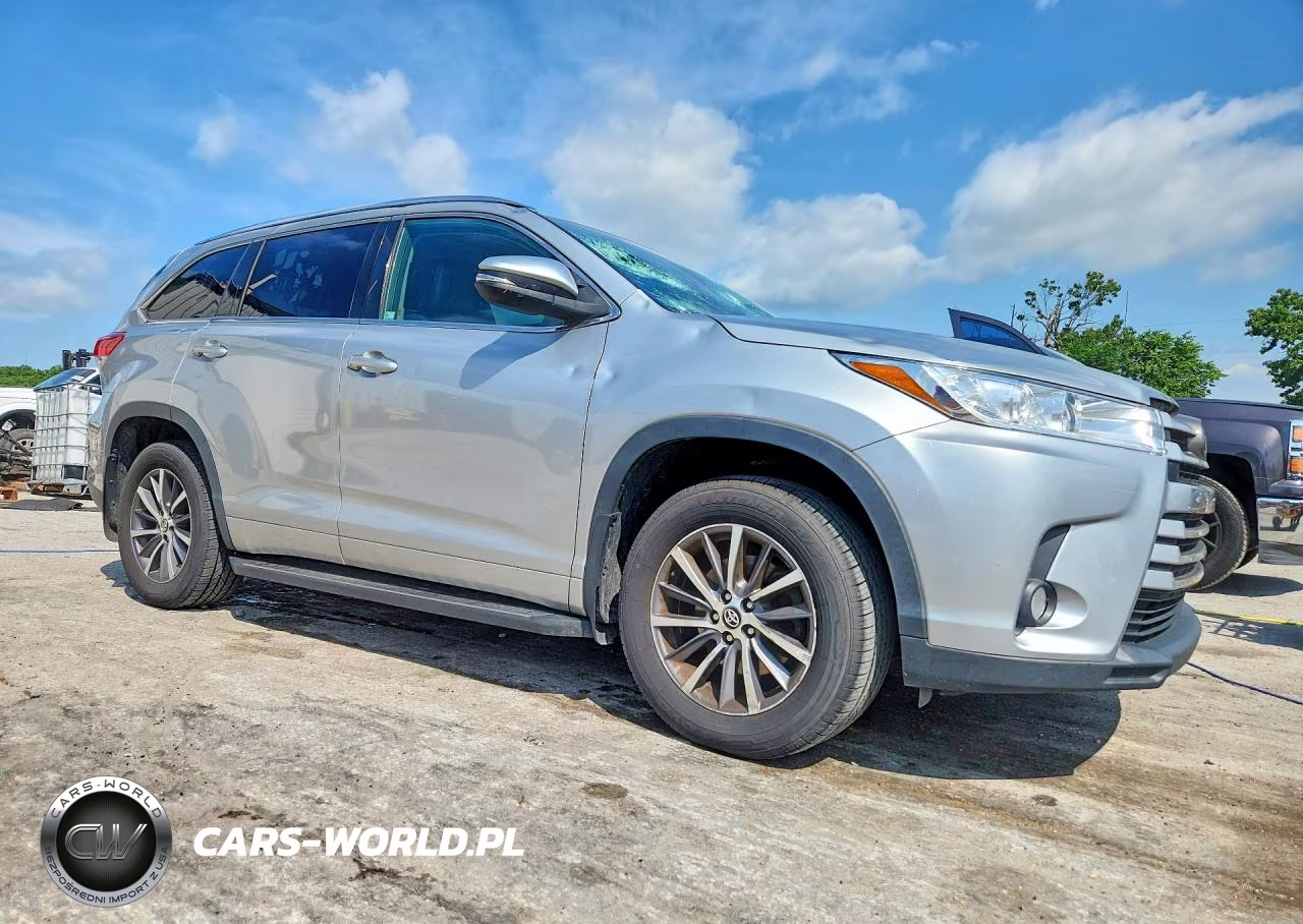 2018 Toyota Highlander Xle VIN:5TDJZRFH9JS897779 - 4
