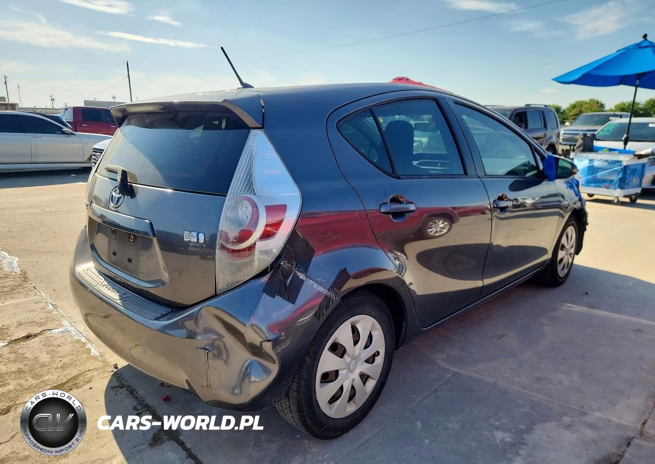 2013 Toyota Prius C One VIN:JTDKDTB33D1533336 - 3