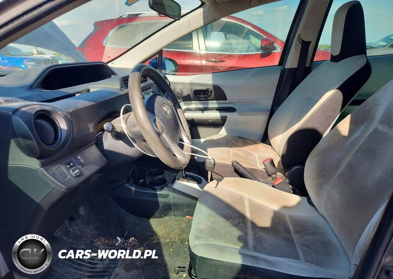 2013 Toyota Prius C One VIN:JTDKDTB33D1533336 - 7