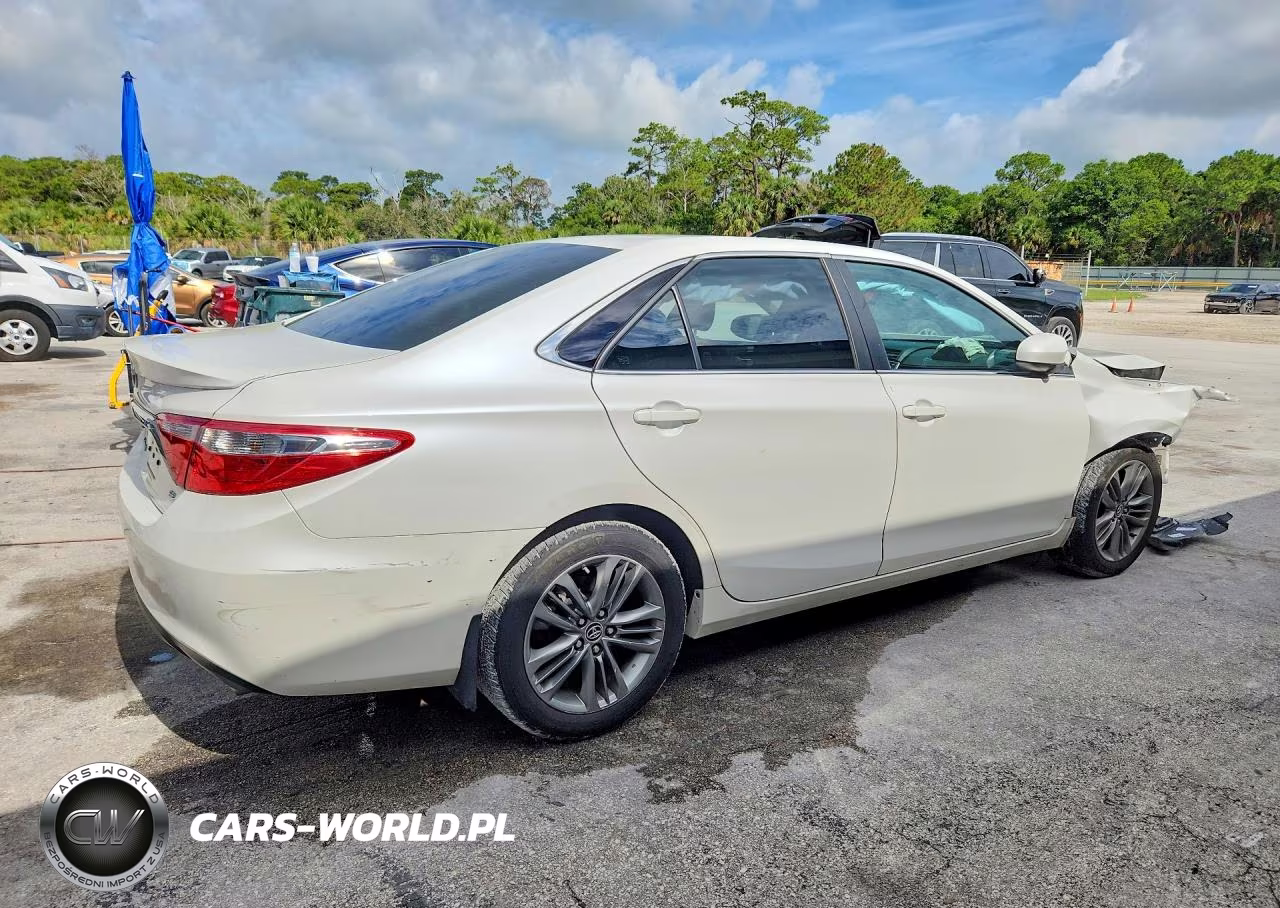 2016 Toyota Camry Se VIN:4T1BF1FK8GU120391 - 3