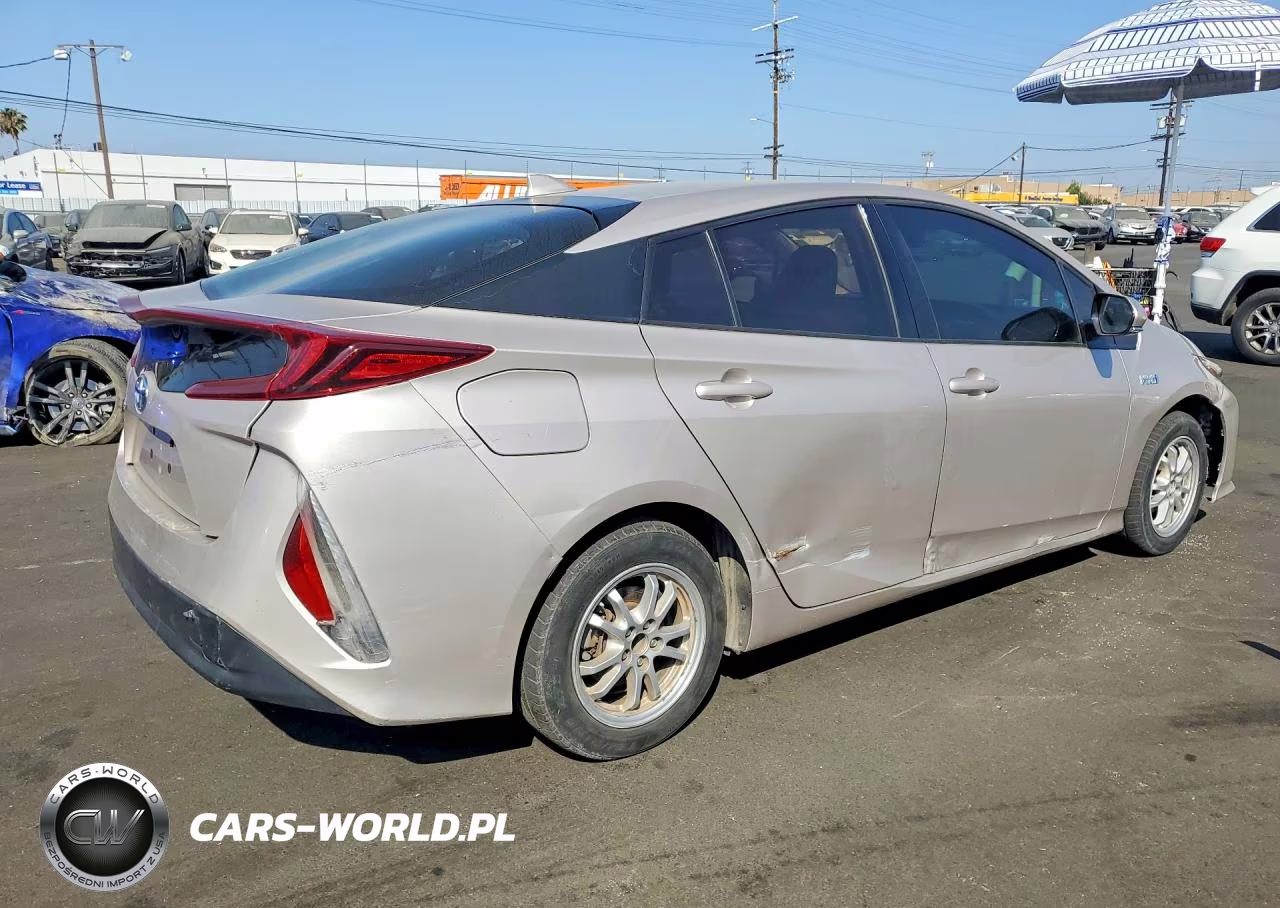 2018 Toyota Prius Prime VIN:JTDKARFP0J3089261 - 3