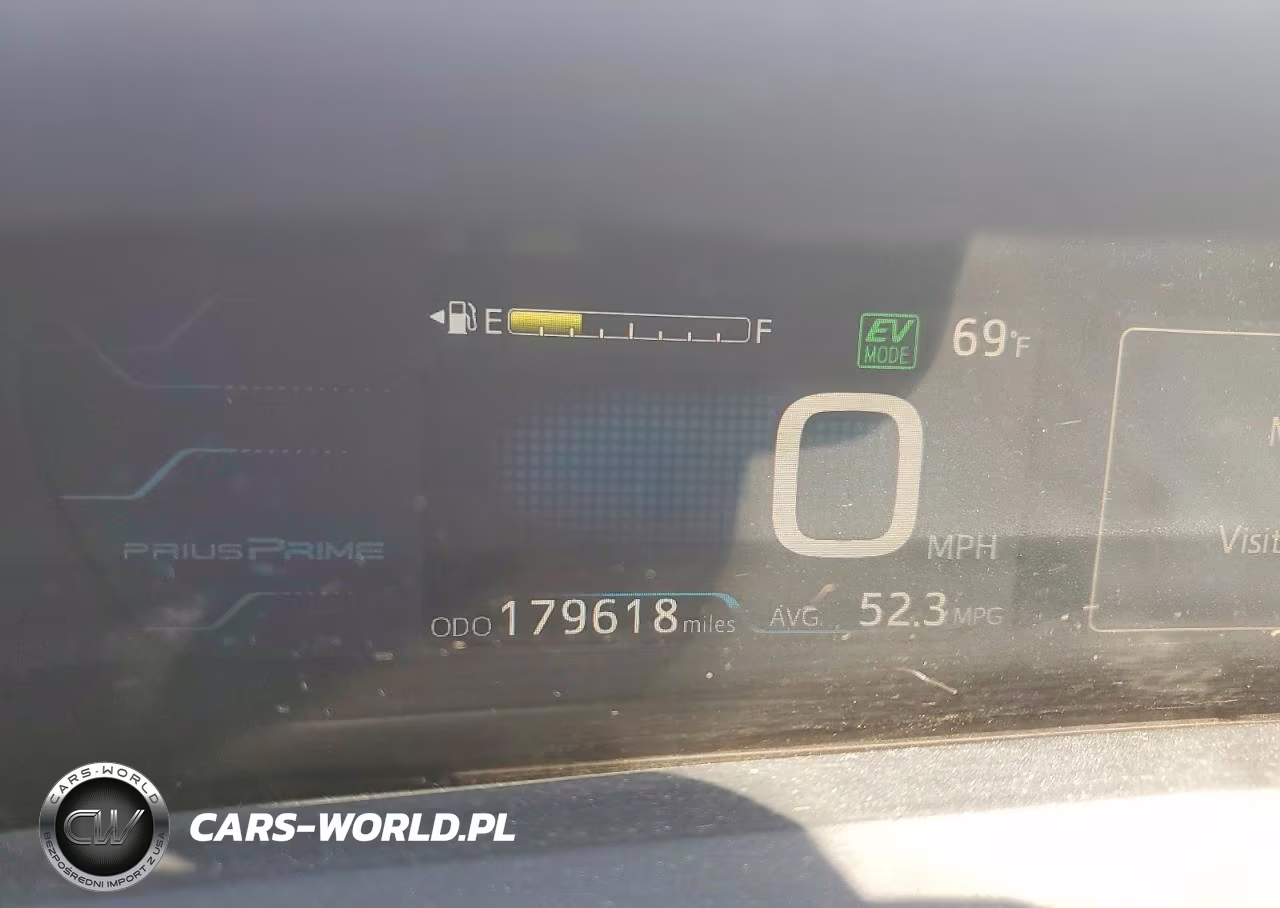 2018 Toyota Prius Prime VIN:JTDKARFP0J3089261 - 9