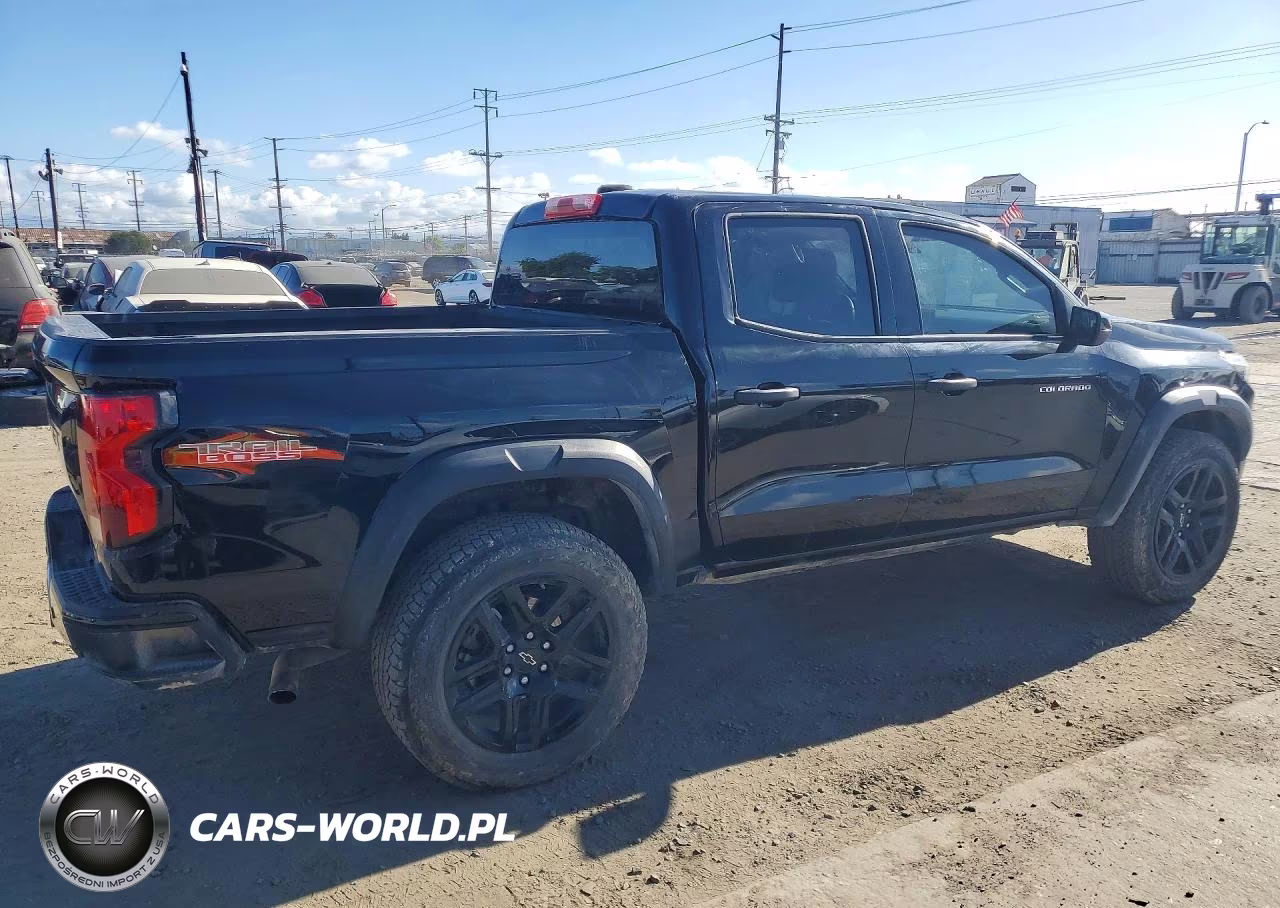 2025 Chevrolet Colorado Trail Boss VIN:1GCPTEEK1S1134526 - 3