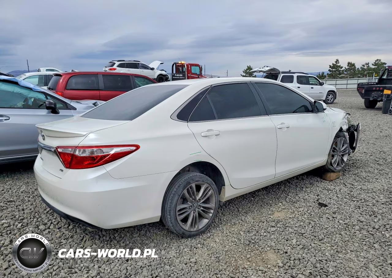 2016 Toyota Camry Se VIN:4T1BF1FK5GU247440 - 3